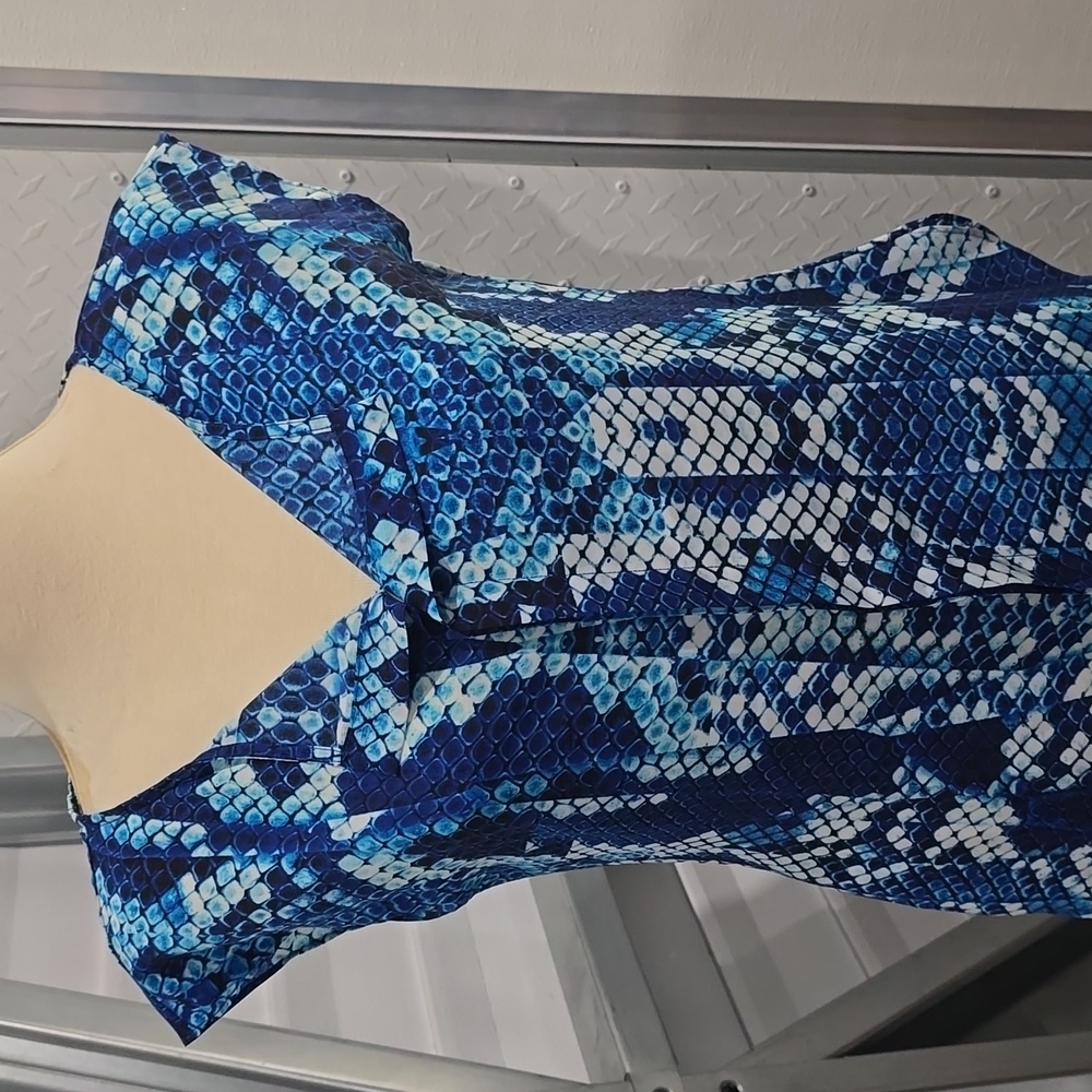 Worthington Blue Pattern Blouse Size Medium - Picture 3 of 12
